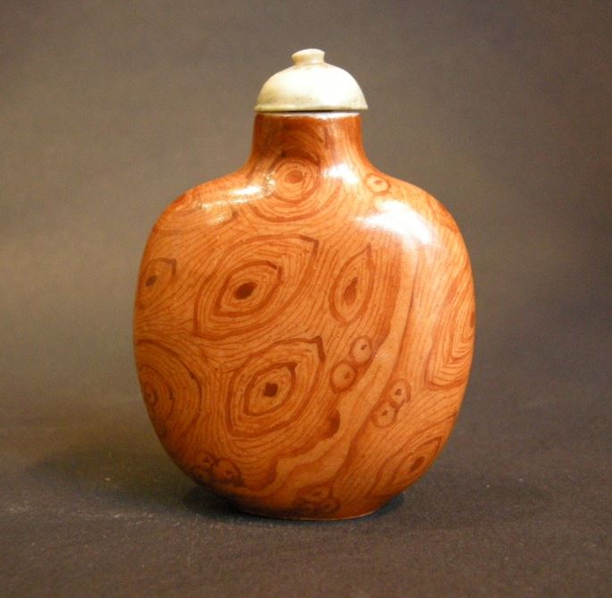Porcelain snuff bottle imitating the wood | MasterArt
